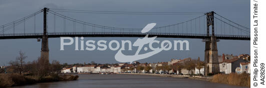 Tonnay-Charente - © Philip Plisson / Plisson La Trinité / AA28269 - Nos reportages photos - Pont