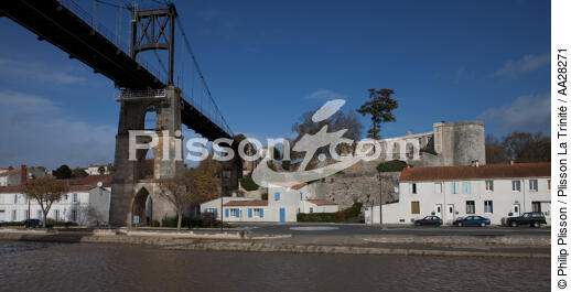Tonnay-Charente - © Philip Plisson / Plisson La Trinité / AA28271 - Photo Galleries - Town [17]