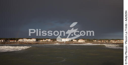 Jard-sur-mer - © Philip Plisson / Plisson La Trinité / AA28284 - Photo Galleries - Grey sky