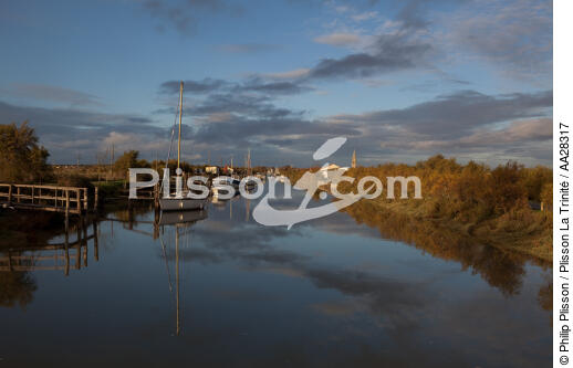 Le Chenal de Marennes - © Philip Plisson / Plisson La Trinité / AA28317 - Nos reportages photos - Reflet