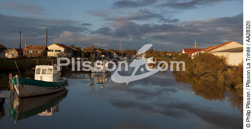 Le Chenal de Marennes - © Philip Plisson / Plisson La Trinité / AA28320 - Nos reportages photos - Ville [17]