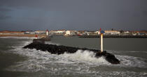 Port de la Cotinière sur Oléron © Philip Plisson / Plisson La Trinité / AA28491 - Nos reportages photos - Mer agitée