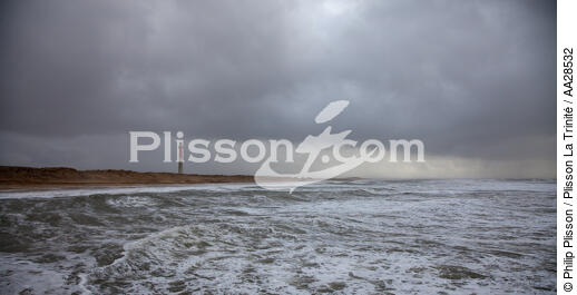 La Coubre beach - © Philip Plisson / Plisson La Trinité / AA28532 - Photo Galleries - Grey sky