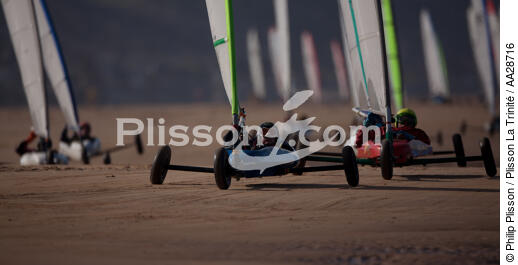 Grand Prix de Chars à voile à Omaha Beach - © Philip Plisson / Plisson La Trinité / AA28716 - Nos reportages photos - Normandie