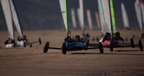 Grand Prix de Chars à voile à Omaha Beach © Philip Plisson / Plisson La Trinité / AA28716 - Nos reportages photos - Sport non nautique
