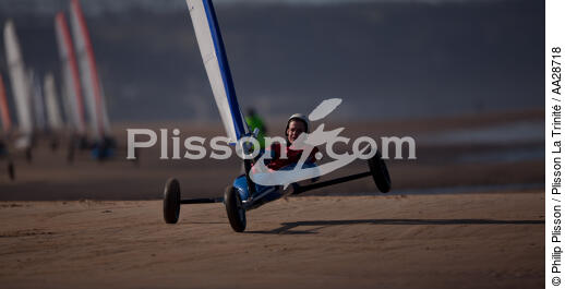 Grand Prix de Chars à voile à Omaha Beach - © Philip Plisson / Plisson La Trinité / AA28718 - Nos reportages photos - Normandie
