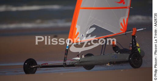 Grand Prix Tanks sailing Omaha Beach [AT] - © Philip Plisson / Pêcheur d’Images / AA28735 - Photo Galleries - Sand yachting at Omaha Beach