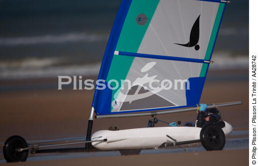 Grand Prix Tanks sailing Omaha Beach [AT] - © Philip Plisson / Pêcheur d’Images / AA28742 - Photo Galleries - Sand yachting at Omaha Beach