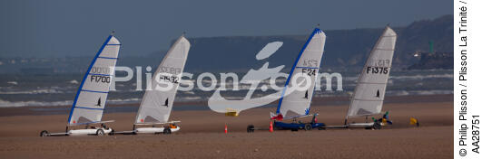 Grand Prix Tanks sailing Omaha Beach [AT] - © Philip Plisson / Pêcheur d’Images / AA28751 - Photo Galleries - Sand yachting at Omaha Beach