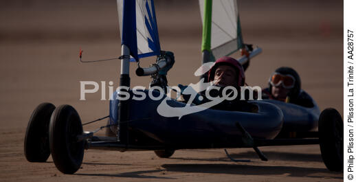 Grand Prix de Chars à voile à Omaha Beach - © Philip Plisson / Plisson La Trinité / AA28757 - Nos reportages photos - Omaha Beach