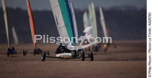 Grand Prix de Chars à voile à Omaha Beach - © Philip Plisson / Plisson La Trinité / AA28760 - Nos reportages photos - Sport et loisir