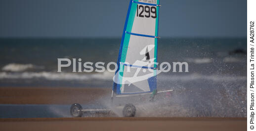 Grand Prix Tanks sailing Omaha Beach [AT] - © Philip Plisson / Pêcheur d’Images / AA28762 - Photo Galleries - Sand yachting at Omaha Beach
