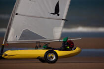 Grand Prix Tanks sailing Omaha Beach [AT] © Philip Plisson / Pêcheur d’Images / AA28767 - Photo Galleries - Sand yachting at Omaha Beach