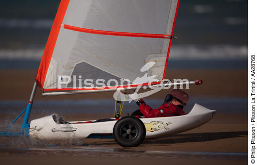 Grand Prix de Chars à voile à Omaha Beach - © Philip Plisson / Plisson La Trinité / AA28768 - Nos reportages photos - Calvados