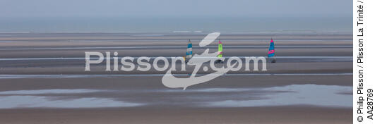 Sur la plage au Touquet - © Philip Plisson / Plisson La Trinité / AA28769 - Nos reportages photos - Sport et loisir