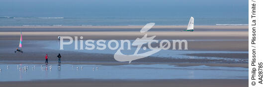 On the beach in Touquet - © Philip Plisson / Plisson La Trinité / AA28785 - Photo Galleries - Pas de Calais
