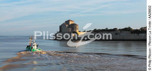 Talmont-sur-Gironde - © Philip Plisson / Plisson La Trinité / AA28802 - Nos reportages photos - Eglise