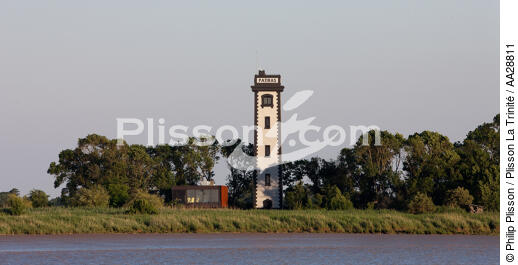 Patiras island - © Philip Plisson / Plisson La Trinité / AA28811 - Photo Galleries - Lighthouse [33]