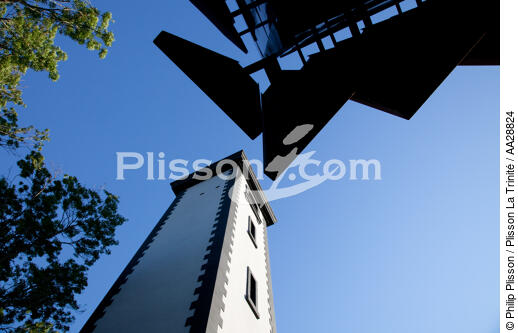 Patiras island - © Philip Plisson / Plisson La Trinité / AA28824 - Photo Galleries - Lighthouse [33]