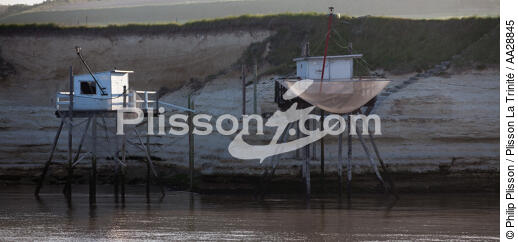 Barzan-plage - © Philip Plisson / Plisson La Trinité / AA28845 - Photo Galleries - Fishing equipment