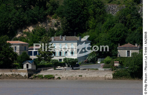 Bayon-sur-Gironde - © Philip Plisson / Plisson La Trinité / AA28848 - Photo Galleries - River