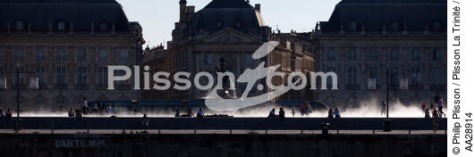 Bordeaux - © Philip Plisson / Plisson La Trinité / AA28914 - Photo Galleries - Framing