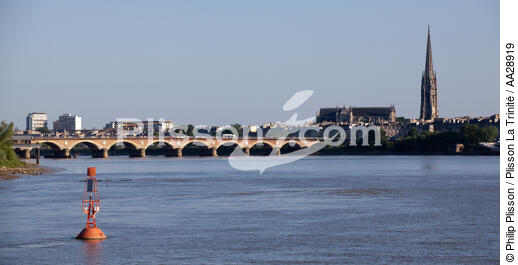 Bordeaux - © Philip Plisson / Plisson La Trinité / AA28919 - Photo Galleries - Pont de Pierre