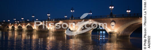 Bordeaux - © Philip Plisson / Plisson La Trinité / AA28922 - Nos reportages photos - Cadrage