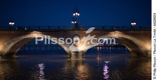 Bordeaux - © Philip Plisson / Plisson La Trinité / AA28924 - Photo Galleries - Night