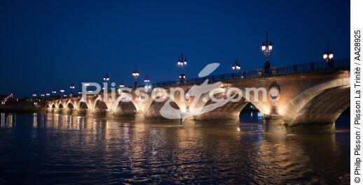 Bordeaux - © Philip Plisson / Plisson La Trinité / AA28925 - Photo Galleries - Night