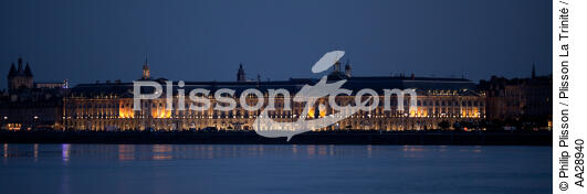 Bordeaux - © Philip Plisson / Plisson La Trinité / AA28940 - Photo Galleries - Night