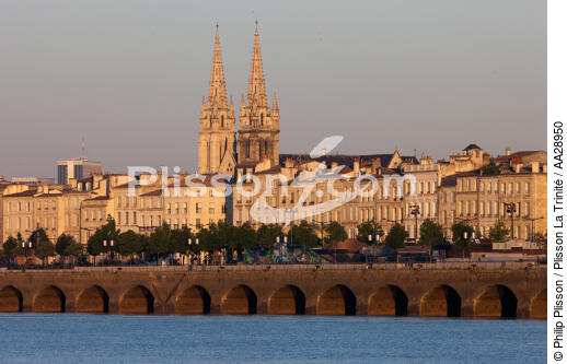 Bordeaux - © Philip Plisson / Plisson La Trinité / AA28950 - Nos reportages photos - Lever de soleil