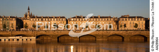Bordeaux - © Philip Plisson / Plisson La Trinité / AA28964 - Photo Galleries - Sunrise