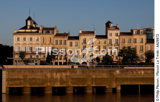 Bordeaux - © Philip Plisson / Plisson La Trinité / AA28972 - Nos reportages photos - Lever de soleil
