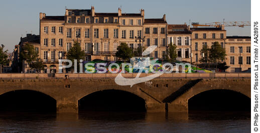 Bordeaux - © Philip Plisson / Plisson La Trinité / AA28976 - Nos reportages photos - Lever de soleil