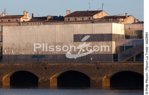 Bordeaux - © Philip Plisson / Plisson La Trinité / AA28981 - Photo Galleries - Sunrise