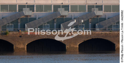 Bordeaux - © Philip Plisson / Plisson La Trinité / AA28982 - Photo Galleries - Sun