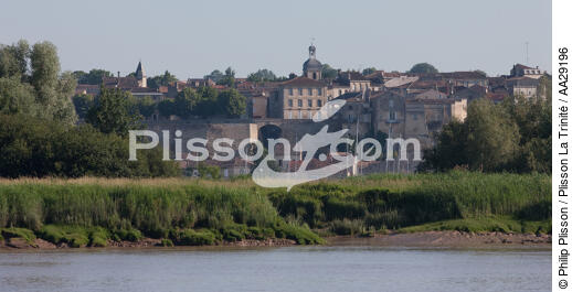 Bourg - © Philip Plisson / Plisson La Trinité / AA29196 - Nos reportages photos - Dordogne