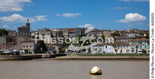Bourg - © Philip Plisson / Plisson La Trinité / AA29203 - Nos reportages photos - De Royan à Bordeaux