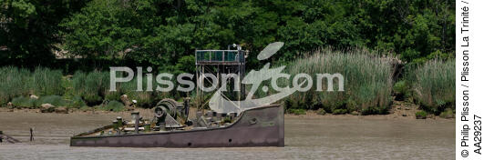 Gauriac - © Philip Plisson / Plisson La Trinité / AA29237 - Photo Galleries - Square fishing net