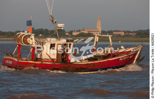 Valeyrac - © Philip Plisson / Plisson La Trinité / AA29521 - Photo Galleries - Fishing vessel