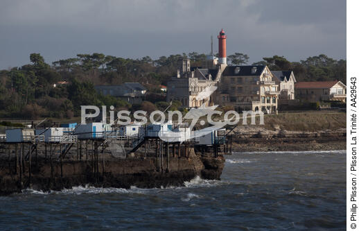 Saint Palais sur mer - © Philip Plisson / Plisson La Trinité / AA29543 - Photo Galleries - Lighthouse [17]