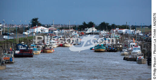 Port-du-Bec - © Philip Plisson / Plisson La Trinité / AA29576 - Photo Galleries - High tide