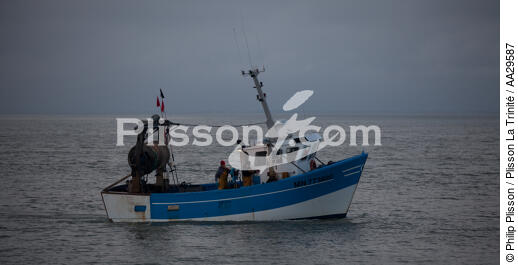 Pêche au Maigre dans l'estuaire de la Gironde - © Philip Plisson / Plisson La Trinité / AA29587 - Nos reportages photos - Fleuve