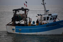 Pêche au Maigre dans l'estuaire de la Gironde © Philip Plisson / Plisson La Trinité / AA29588 - Nos reportages photos - Bateau de pêche