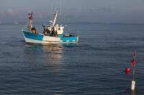 Pêche au Maigre dans l'estuaire de la Gironde © Philip Plisson / Plisson La Trinité / AA29595 - Nos reportages photos - Bateau de pêche