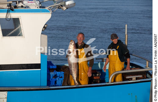Pêche au Maigre dans l'estuaire de la Gironde - © Philip Plisson / Plisson La Trinité / AA29597 - Nos reportages photos - Fleuve