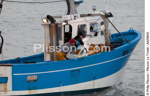 fishing in the estuary of the Gironde - © Philip Plisson / Plisson La Trinité / AA29600 - Photo Galleries - Fisherman