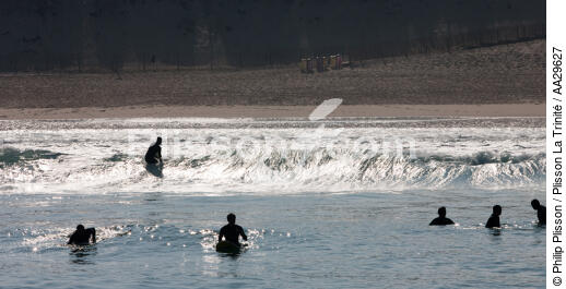 Surf en Gironde - © Philip Plisson / Plisson La Trinité / AA29627 - Nos reportages photos - Lumière