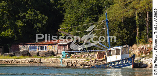 Cra'ch river - © Philip Plisson / Plisson La Trinité / AA29639 - Photo Galleries - Shipwreck
